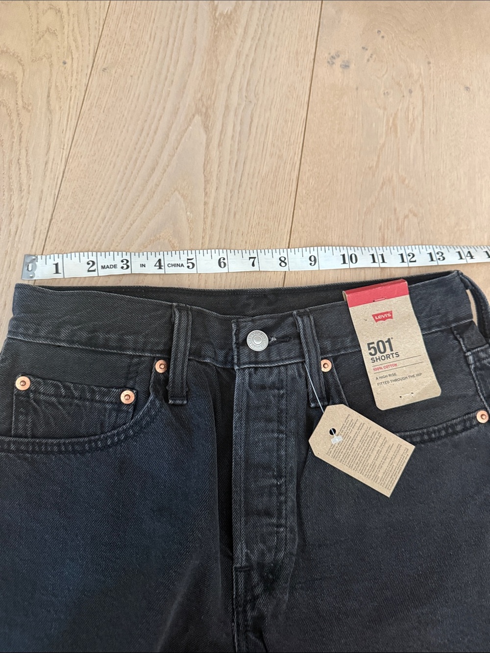 NEW Levi's Black High-Rise 501 Frayed Denim Shorts sz26 - Picture 4 of 6